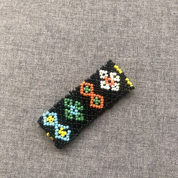 Vintage Hand Beaded bracelet with design - Picture 2 of 3